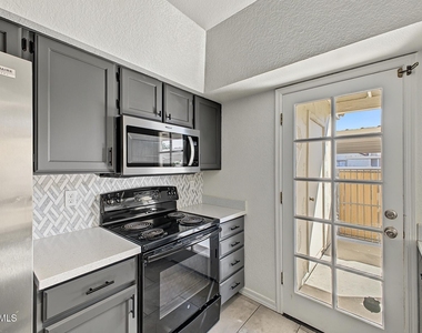2940 N Oregon Street - Photo Thumbnail 6