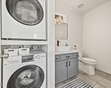 2940 N Oregon Street - Photo Thumbnail 8