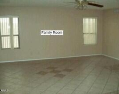 10384 W Primrose Drive - Photo Thumbnail 4