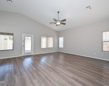 25726 W Victory Street - Photo Thumbnail 4