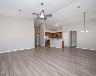 25726 W Victory Street - Photo Thumbnail 6