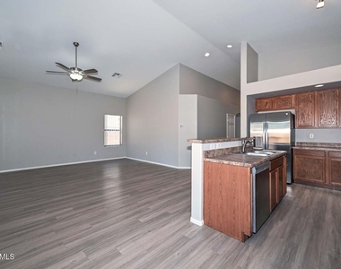 25726 W Victory Street - Photo Thumbnail 7