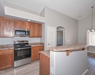 25726 W Victory Street - Photo Thumbnail 11