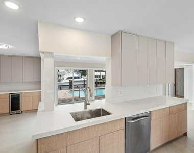 1525 Se 6th Street - Photo Thumbnail 9