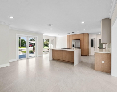 1525 Se 6th Street - Photo Thumbnail 3