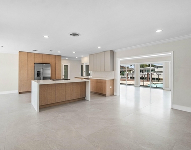 1525 Se 6th Street - Photo Thumbnail 4