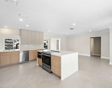 1525 Se 6th Street - Photo Thumbnail 7