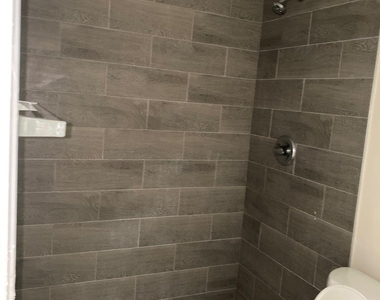 304 Nw 30th Court - Photo Thumbnail 4
