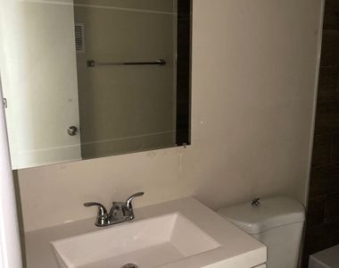 304 Nw 30th Court - Photo Thumbnail 6