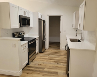 2911 Sw Lucerne Street - Photo Thumbnail 3