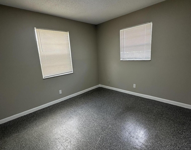 4564 Gulfstream Road - Photo Thumbnail 11