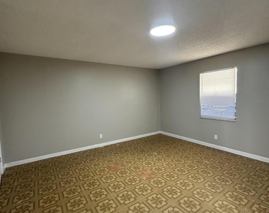 4564 Gulfstream Road - Photo Thumbnail 4