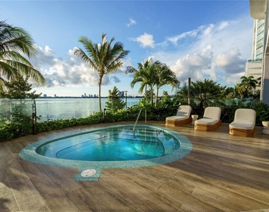 725 Ne 24th Street - Photo Thumbnail 2