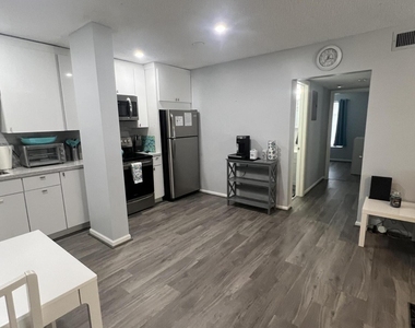 2271 Ne 68th Street - Photo Thumbnail 3