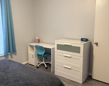 2271 Ne 68th Street - Photo Thumbnail 9