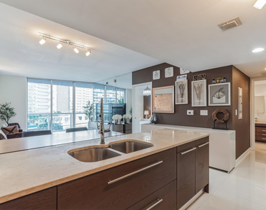 475 Brickell Avenue - Photo Thumbnail 19