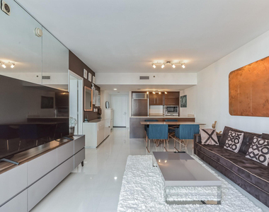 475 Brickell Avenue - Photo Thumbnail 7