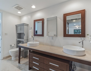 475 Brickell Avenue - Photo Thumbnail 15
