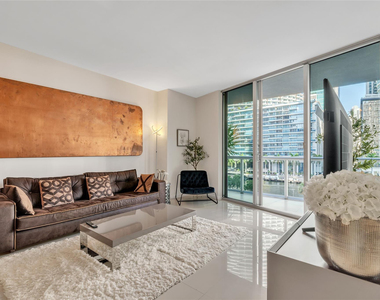 475 Brickell Avenue - Photo Thumbnail 6