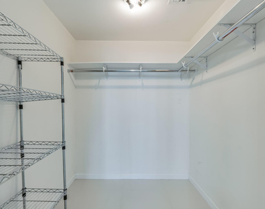 475 Brickell Avenue - Photo Thumbnail 27