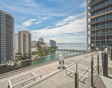 475 Brickell Avenue - Photo Thumbnail 31