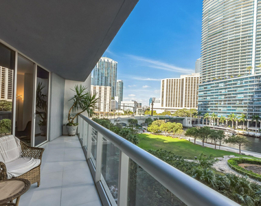 475 Brickell Avenue - Photo Thumbnail 24