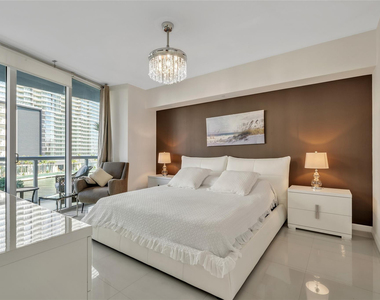 475 Brickell Avenue - Photo Thumbnail 3