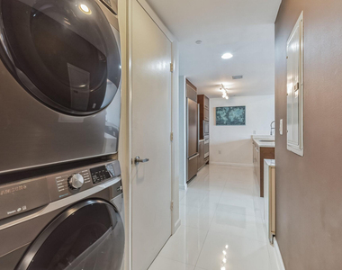 475 Brickell Avenue - Photo Thumbnail 25