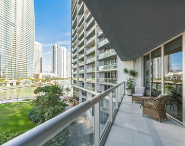 475 Brickell Avenue - Photo Thumbnail 23