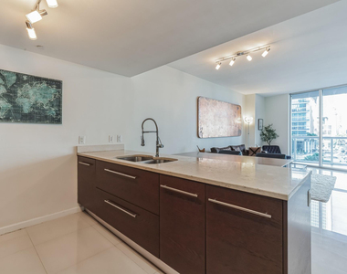475 Brickell Avenue - Photo Thumbnail 9