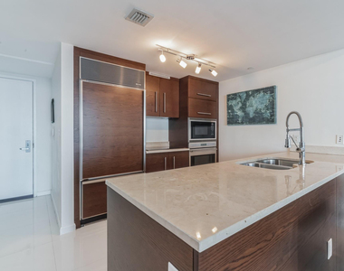 475 Brickell Avenue - Photo Thumbnail 10