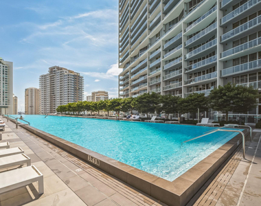 475 Brickell Avenue - Photo Thumbnail 30
