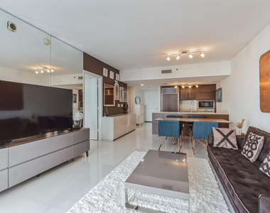 475 Brickell Avenue - Photo Thumbnail 8