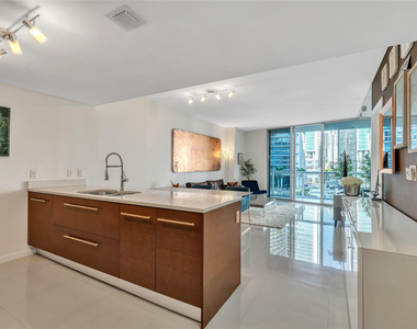 475 Brickell Avenue - Photo Thumbnail 1