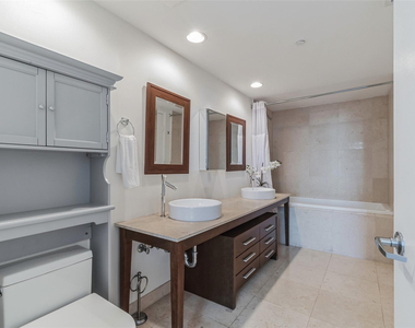 475 Brickell Avenue - Photo Thumbnail 13