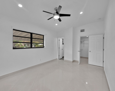 17551 Ne 5th Avenue - Photo Thumbnail 21