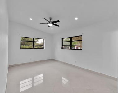 17551 Ne 5th Avenue - Photo Thumbnail 20
