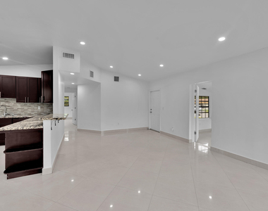 17551 Ne 5th Avenue - Photo Thumbnail 11