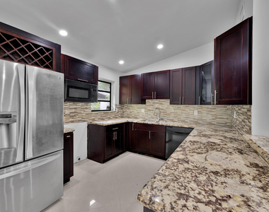 17551 Ne 5th Avenue - Photo Thumbnail 14
