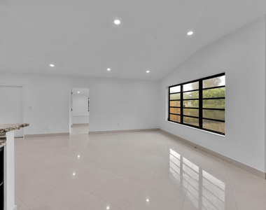 17551 Ne 5th Avenue - Photo Thumbnail 12