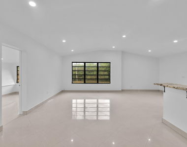 17551 Ne 5th Avenue - Photo Thumbnail 8