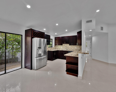 17551 Ne 5th Avenue - Photo Thumbnail 13