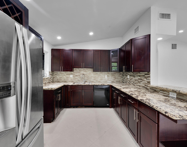 17551 Ne 5th Avenue - Photo Thumbnail 15