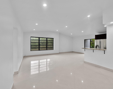 17551 Ne 5th Avenue - Photo Thumbnail 7
