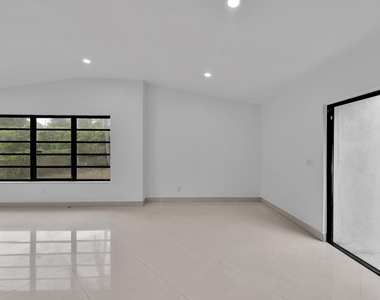 17551 Ne 5th Avenue - Photo Thumbnail 16