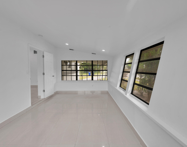 17551 Ne 5th Avenue - Photo Thumbnail 18