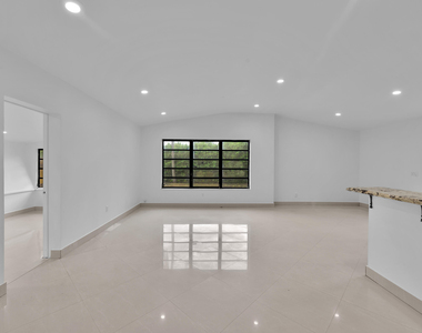 17551 Ne 5th Avenue - Photo Thumbnail 9