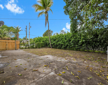 17551 Ne 5th Avenue - Photo Thumbnail 6