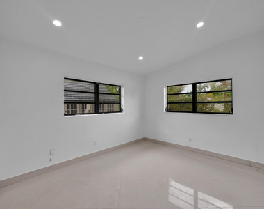 17551 Ne 5th Avenue - Photo Thumbnail 25