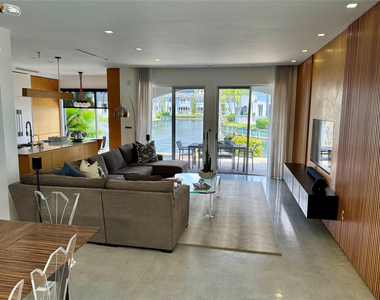 20824 Ne 30th Place - Photo Thumbnail 6